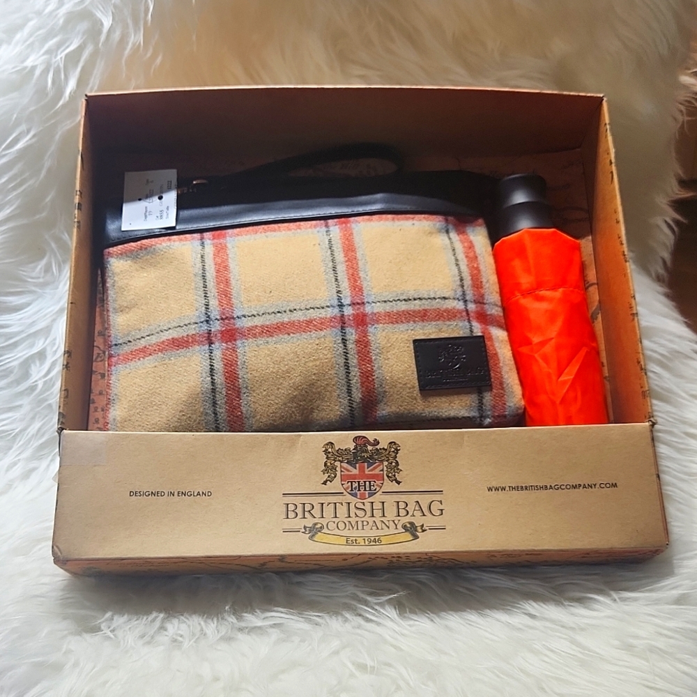 Wristlet and Umbrella Gift Set BNIB